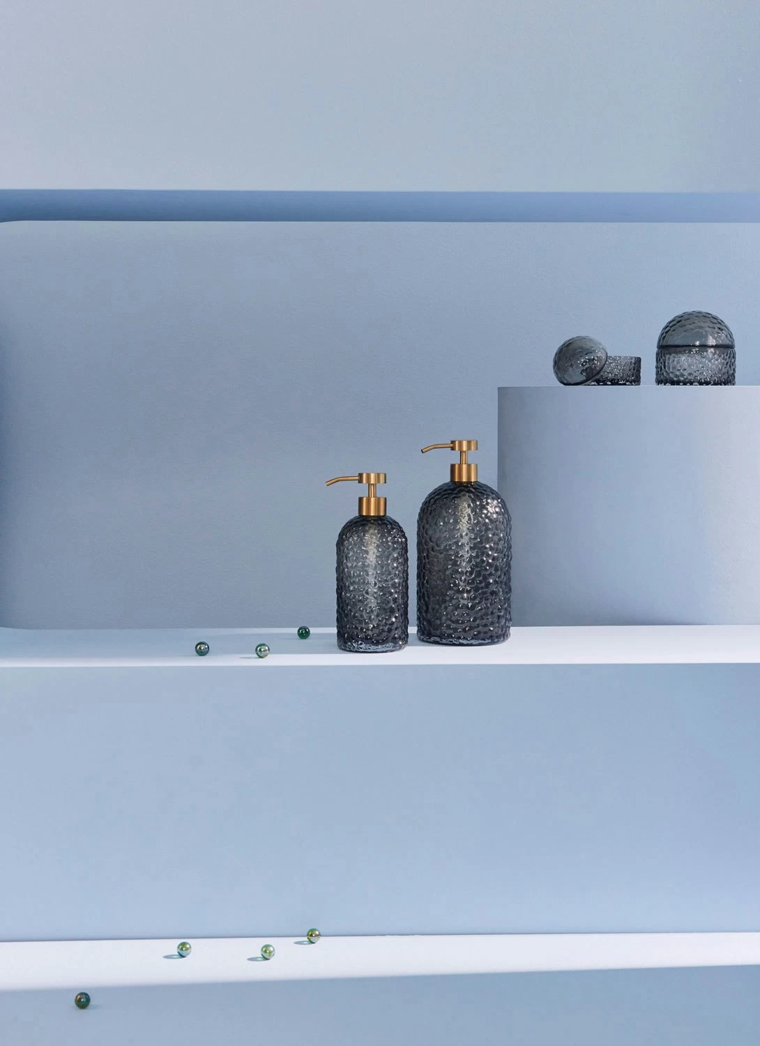 AYTM Arura Seifenspender Schwarz / Gold – Bild 4