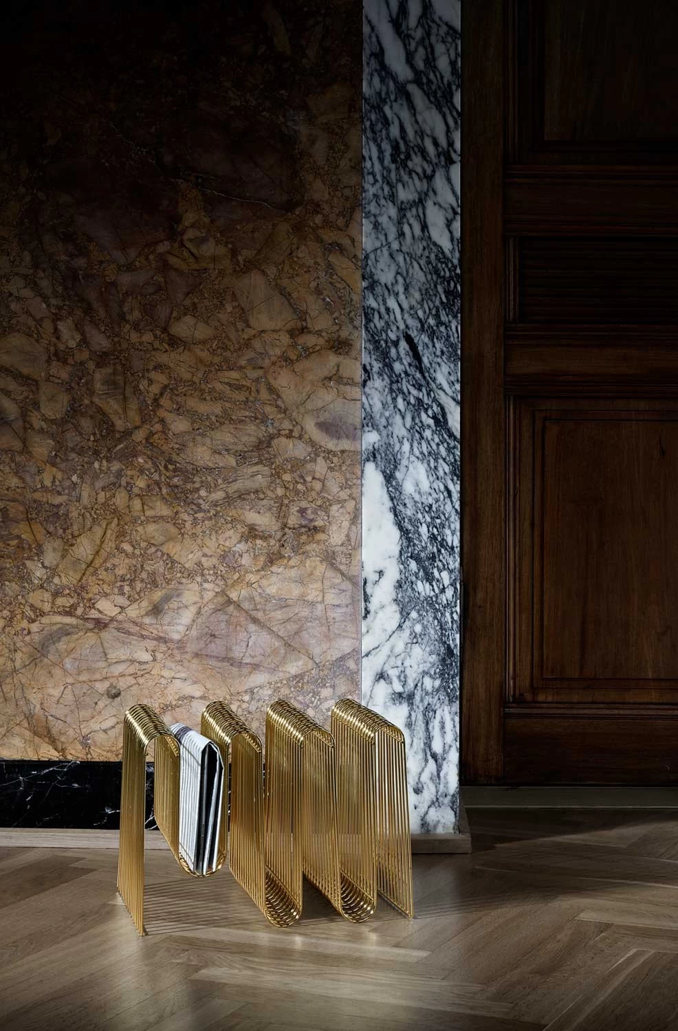 AYTM Curva Zeitungsständer, Gold – Bild 6