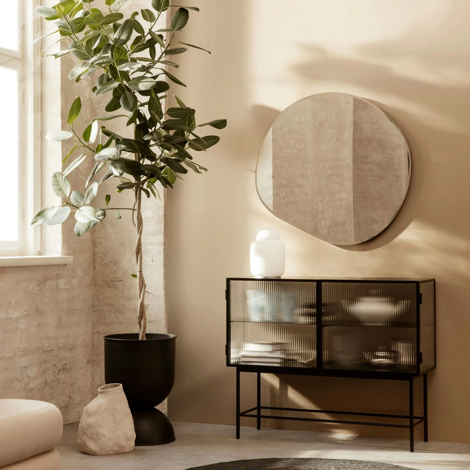 Ferm LIVING Pond Wandspiegel 87x94 Cm, Messing – Bild 2