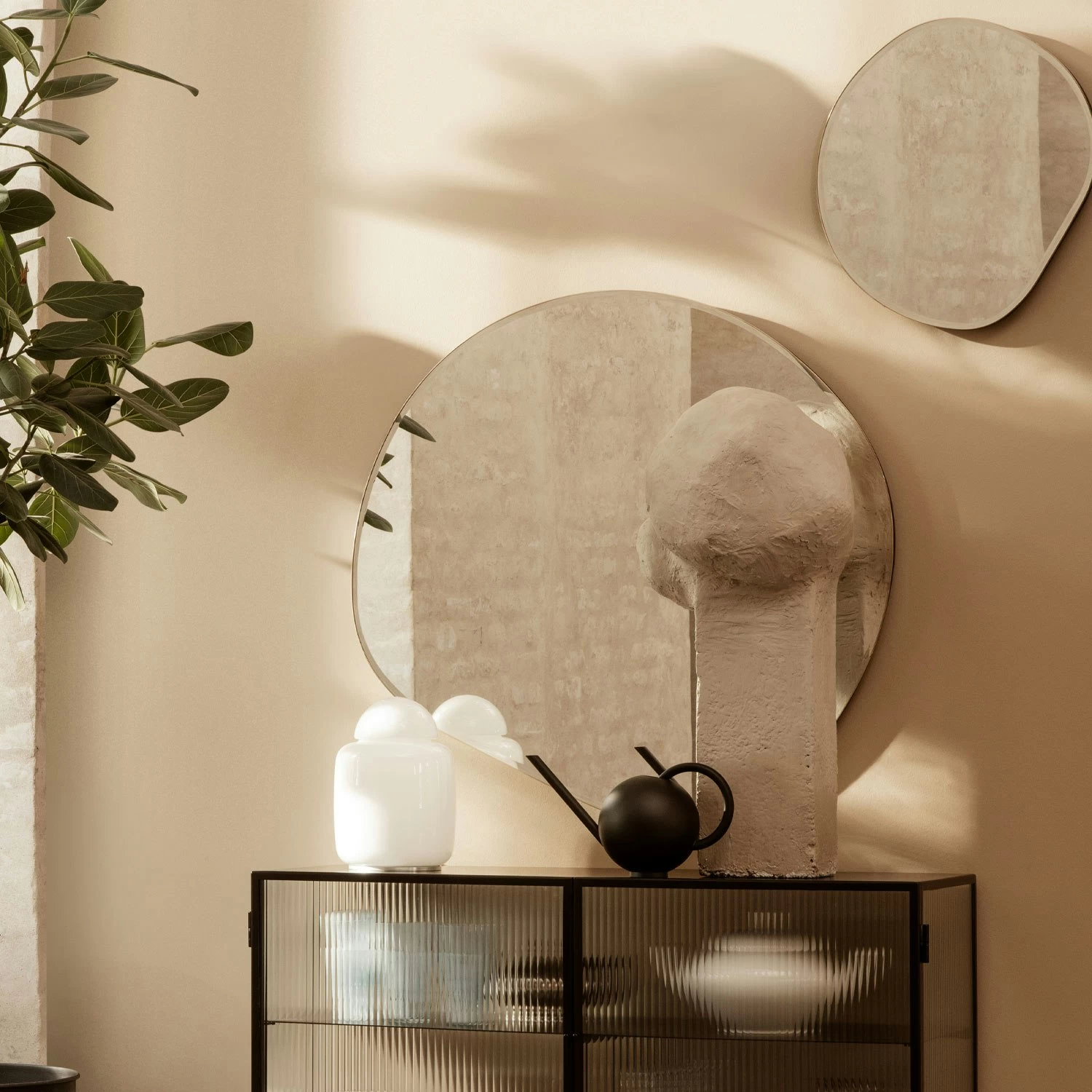 Ferm LIVING Pond Wandspiegel 87x94 Cm, Messing – Bild 3