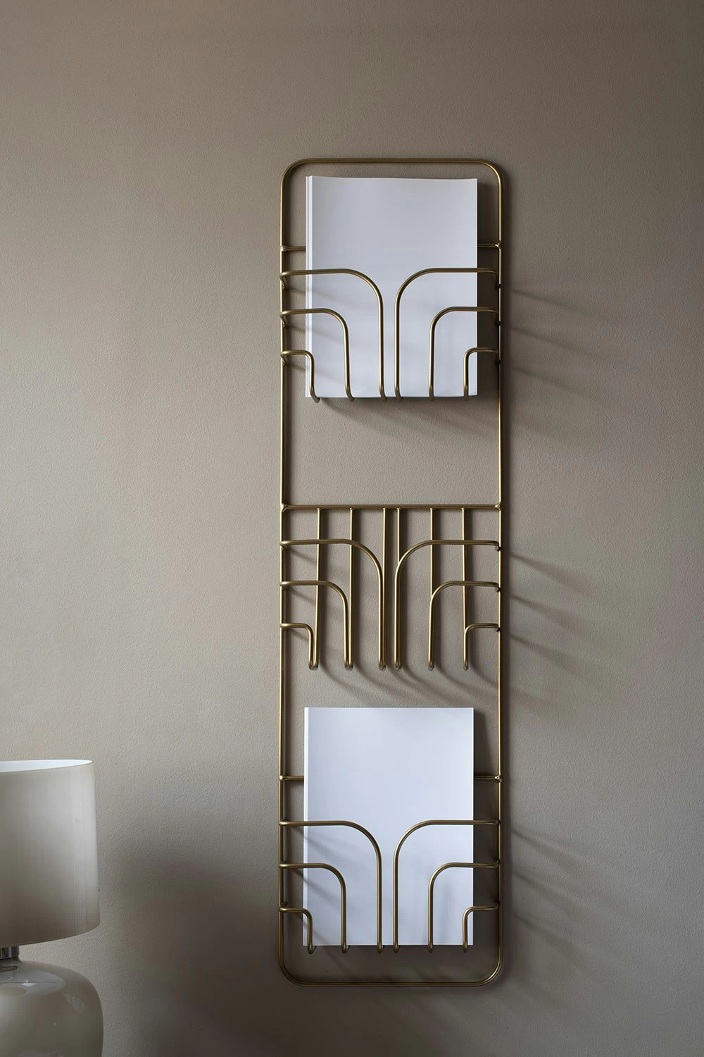 Maze Now Zeitungsgestell, Messing – Bild 3