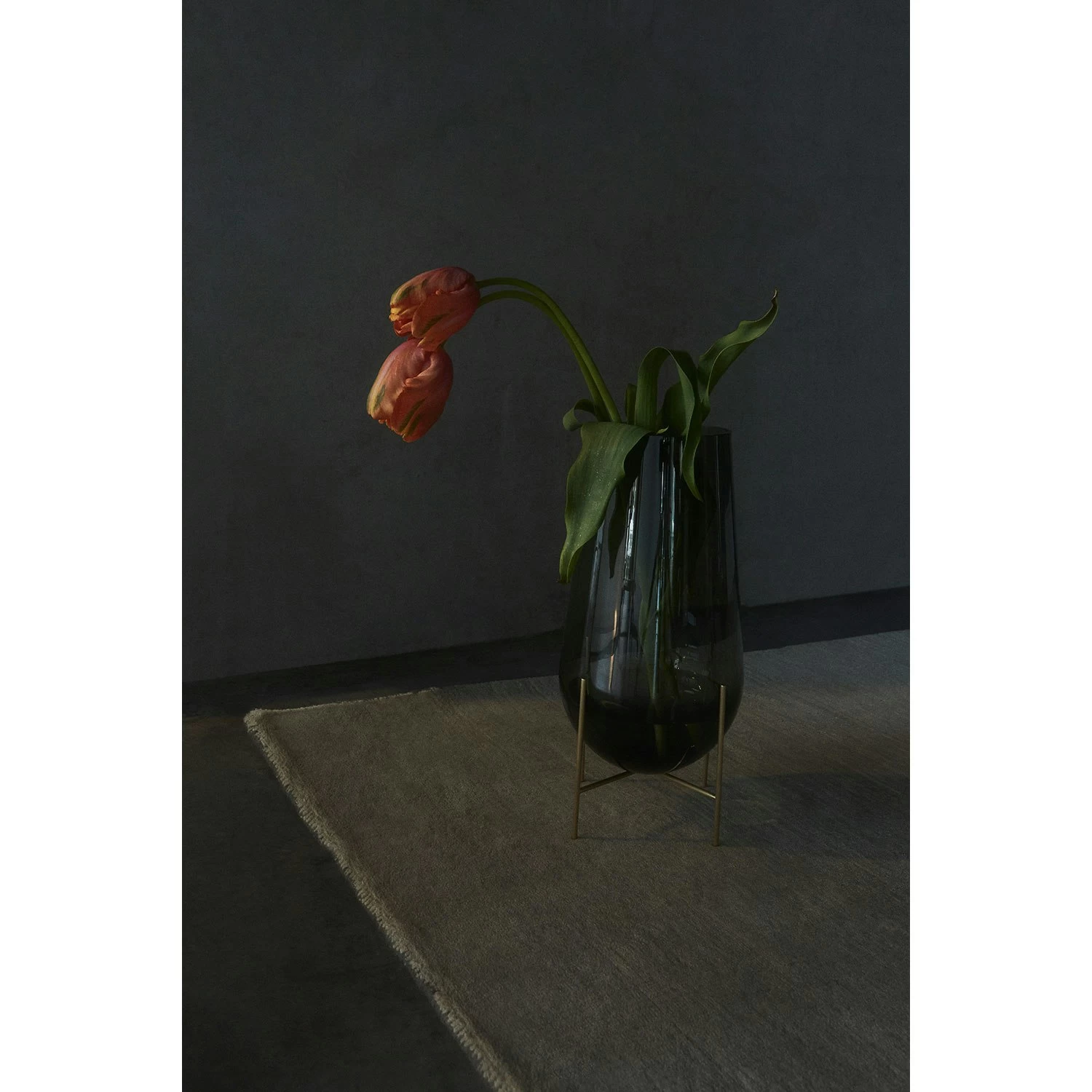 Menu Échasse Vase M, Smoked/ Brass – Bild 6