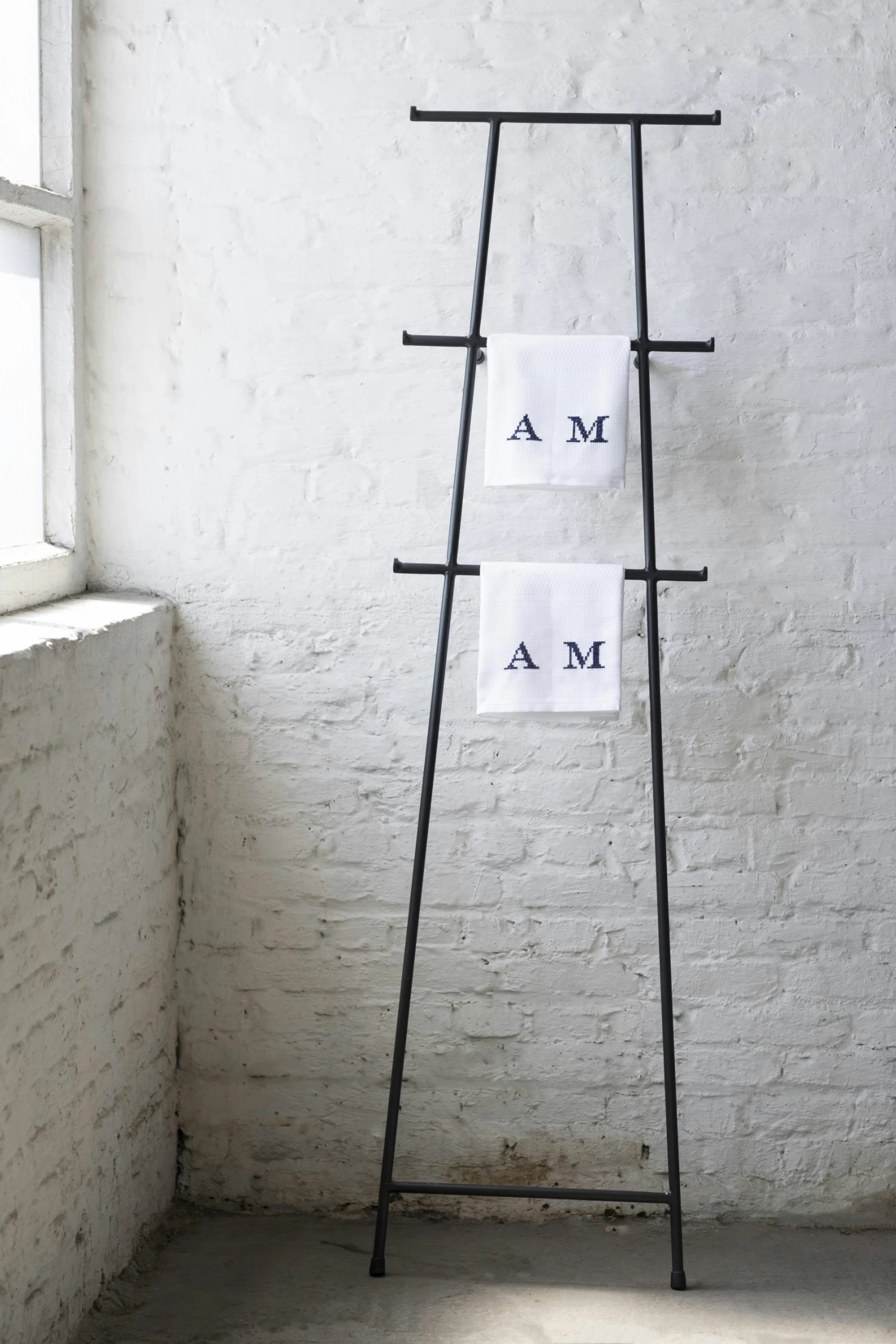 Serax Holding Back Handtuchständer, 45x12xH150 – Bild 3