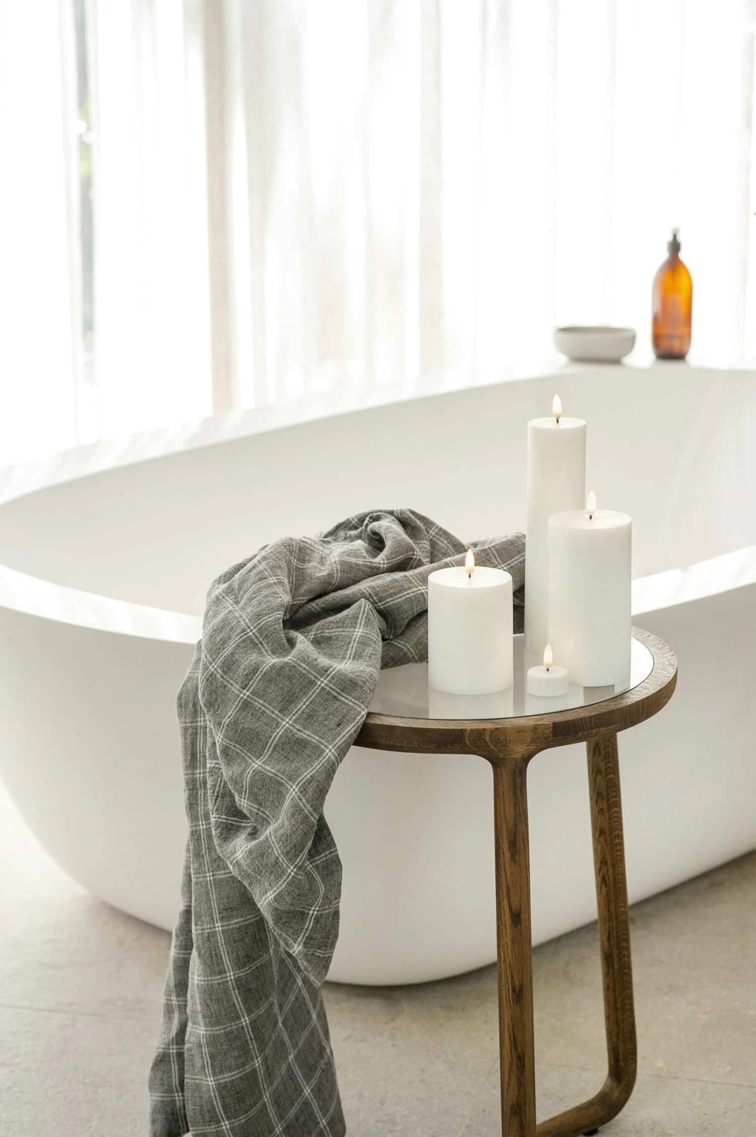 LED Stumpenkerze Nordic White, 10,1x15,2 Cm – Bild 3